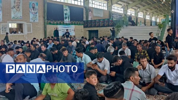 پیاده‌روی زائران در دهه پایانی ماه سفر جاده قدیم نیشابور به سمت مشهد