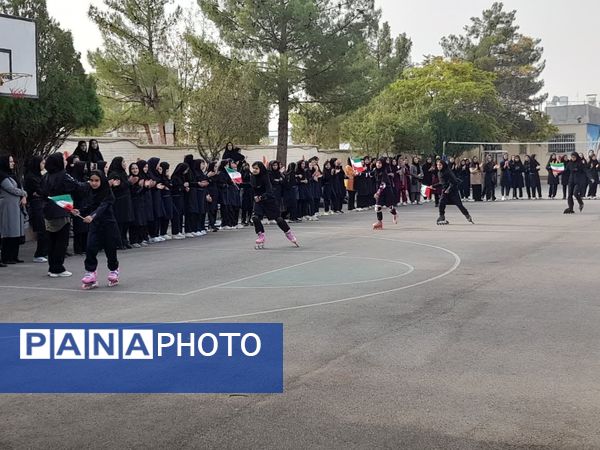 اجتماع مادران و دختران در ورزش صبحگاهی دبیرستان شاهد هاجر
