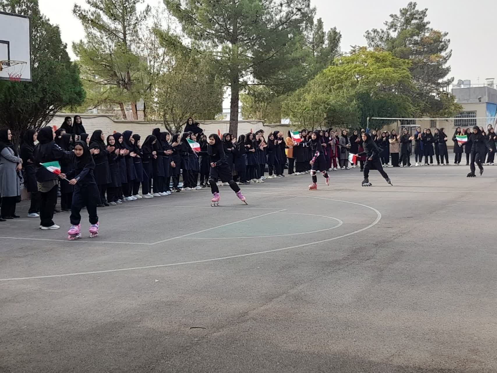 اجتماع مادران و دختران در ورزش صبحگاهی دبیرستان شاهد هاجر