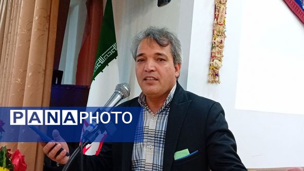 وقتی نوجوانان قلم به دست گرفتند شب شعر رنگی تازه یافت