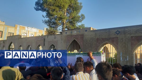 مراسم تشییع و وداع با شهید امنیت حسین اسحاقی در لردگان 