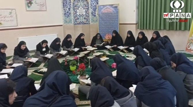 بازارچه کار آفرینی و مراسم افطاری در دبیرستان آرمیتا مصلی‌نژاد