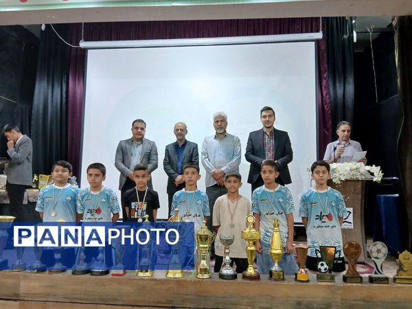 برگزاری مراسم تقدیر و تجلیل از دانش آموزان فوتبالیست باشگاه میعاد 
