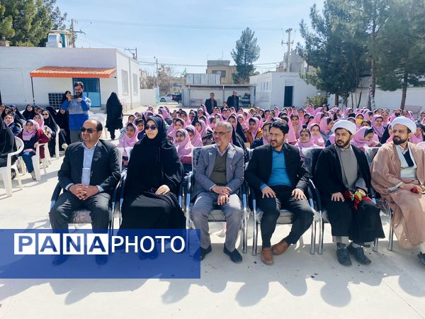 نواختن زنگ جشن نیکوکاری در دبستان زینب قهرمانی مه ولات