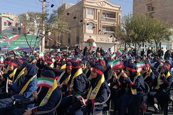 دانش‌آموزان ملارد با حضور در راهپیمایی ۱۳ آبان، عهدشان را با آرمان‌های انقلاب محکم‌تر کردند