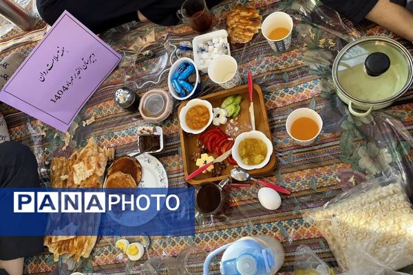برگزاری مراسم صبحانه سلامت در دبیرستان الغدیر ناحیه یک شهرری
