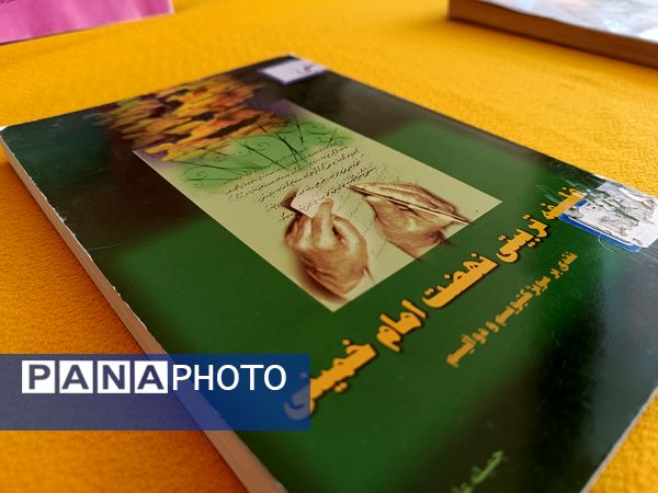 برگزاری نمایشگاه دست‌سازه‌های دانش‌آموزان و نمایشگاه کتاب در دبیرستان دخترانه نور اردبیل