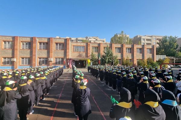 صبحگاه تشکیلاتی دبیرستان فرزانگان تبریز در قاب زنده سیمای ملی