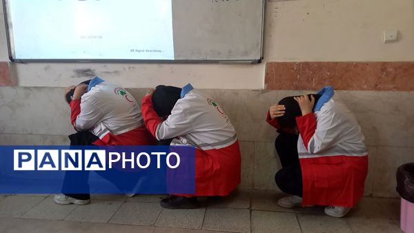 برگزاری مانور زلزله در دبیرستان سردار شهید قاسم سلیمانی 