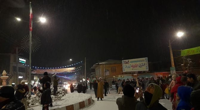 بانگ الله اکبر و نور افشانی در شهر راز