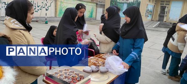 بازارچه درون مدرسه‌ای در مدرسه فاطمیه شهرستان شیروان
