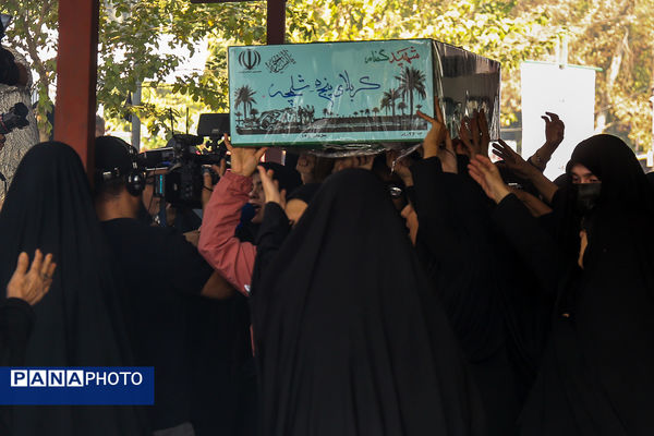 تشییع پیکر مطهر ۱۰۰ شهید گمنام