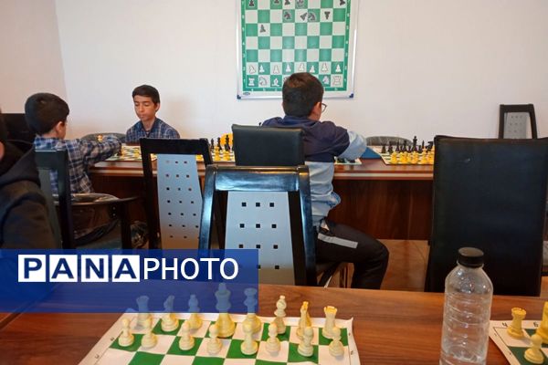 رقابت اندیشه‌ها در پیشوا؛ برگزاری مسابقات شطرنج دانش‌آموزی با حضور مسئولان