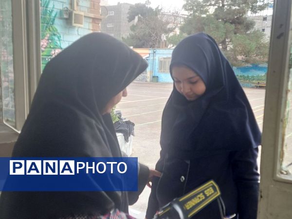 امتحانات ترم اول در دبیرستان دخترانه انیس خوش قدم 