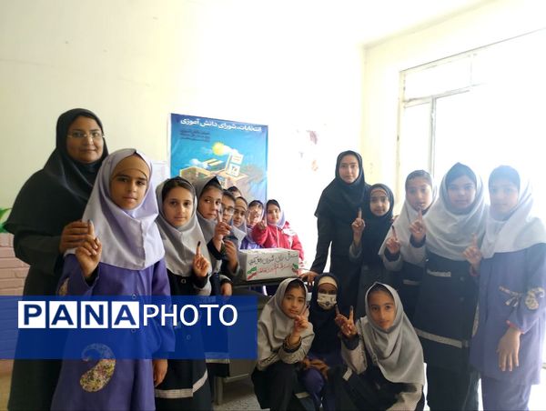 انتخابات شورای دانش آموزی در مدرسه تکتم خلیل آباد 