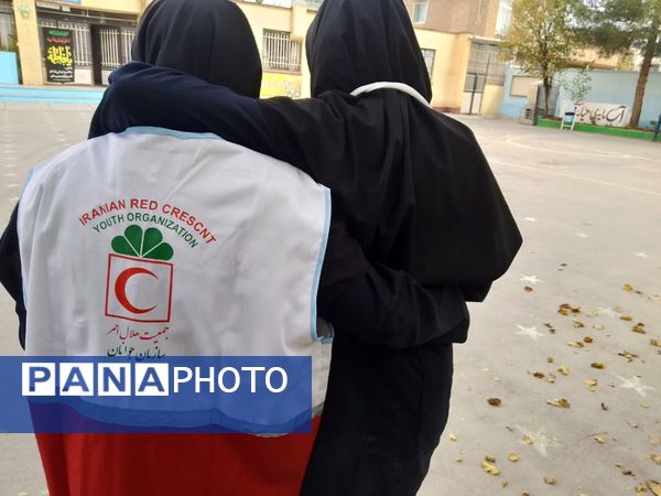 بیست و ششمین مانور سراسری زلزله در دبیرستان دخترانه فاطمیه