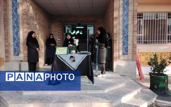 برگزاری‌ مراسم‌‌‌ هفته‌ بهداشت‌ روان‌‌ و‌ معرفی‌ همیاران‌ مشاور‌‌ در‌ دبیرستان‌ نمونه‌اندیشه‌