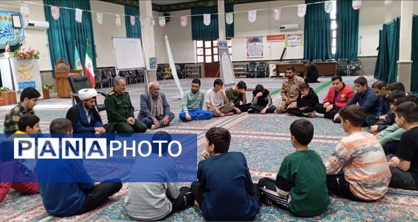  تجلی بندگی و تربیت در فضای اعتکاف دانش‌آموزی خداآفرین