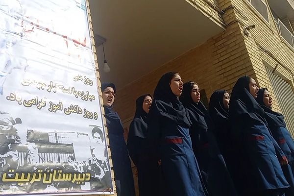 گرامیداشت روز ملی مبارزه با استکبار جهانی و روز دانش‌آموز در مدرسه دخترانه تربیت اسلامشهر