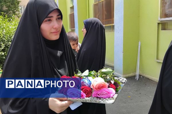 تجلی محبت و قدردانی از زحمات معلمان  در جشن سپاس معلم مدارس شهرستان ملارد 