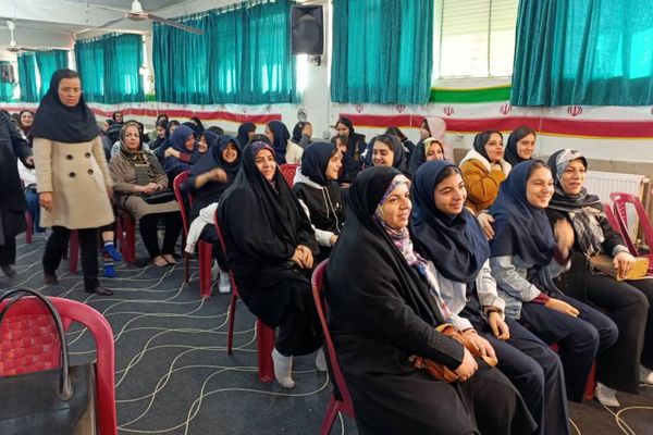 آموزش شیوه‌های افزایش تاب‌آوری در دبیرستان گراشی ناحیه 3 شیراز