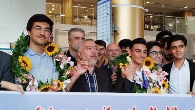 مراسم استقبال از دانش‌آموزان مشهدی مدال‌آور جهانی
