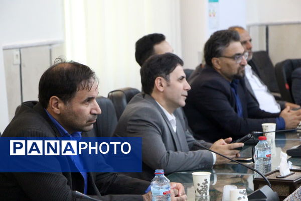 نشست رئیس سازمان فنی و حرفه ای کشور با فرمانداران استان یزد 