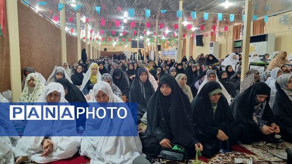 تجمع نمازگزاران نماز جمعه قشم در روز خشم و نصر
