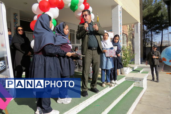 برنامه زنگ ایمنی و ترافیک در مدرسه شهدا فرهنگی دخترانه 