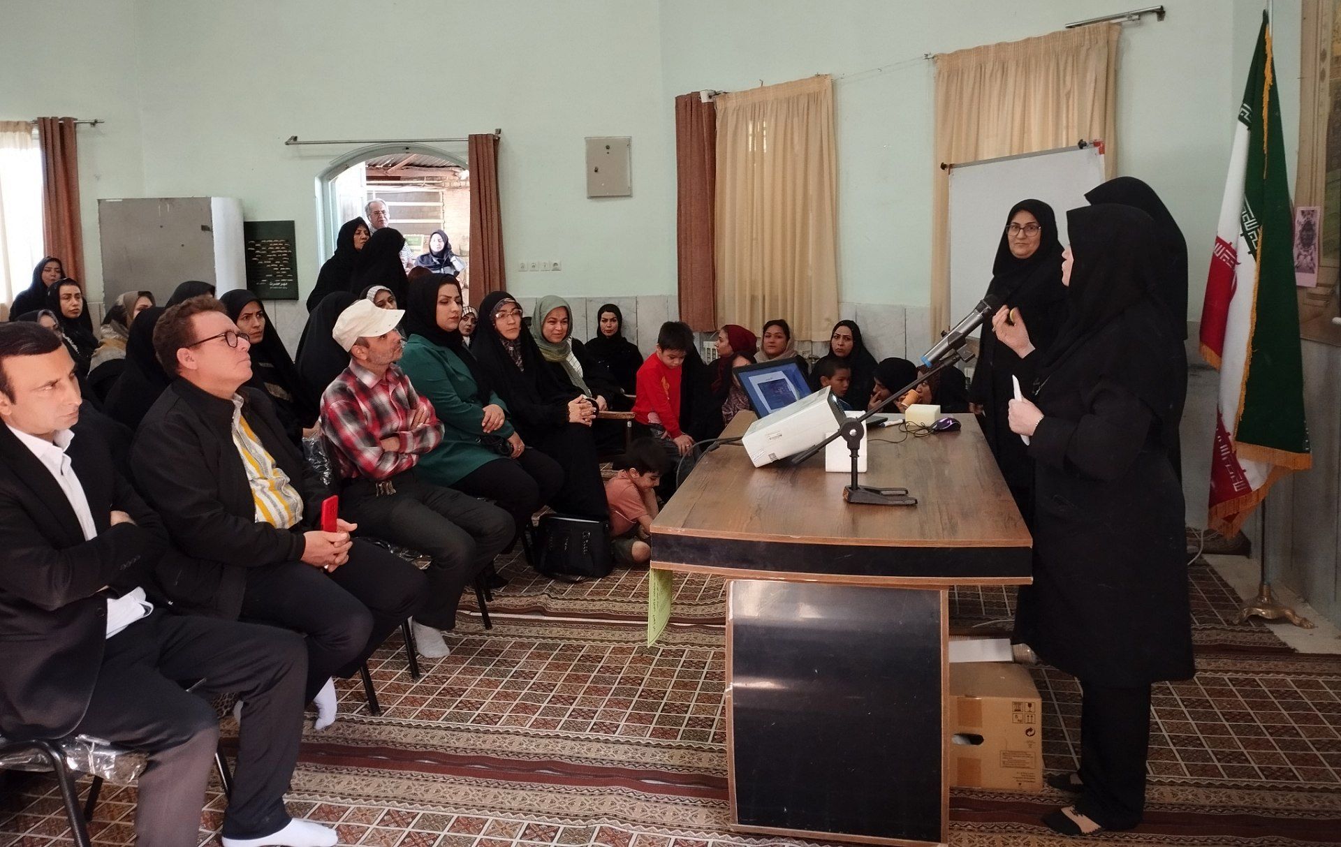 جلسه انجمن و اولیا در هنرستان کاردانش حافظ 