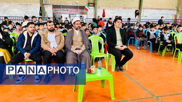 مراسم جشن انقلاب و تقدیر از دانش‌آموزان مقام‌آور مدرسه معلم