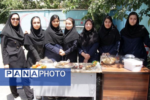جشنواره هفته مشاغل در هنرستان تقوی پیشگان بهارستان۲