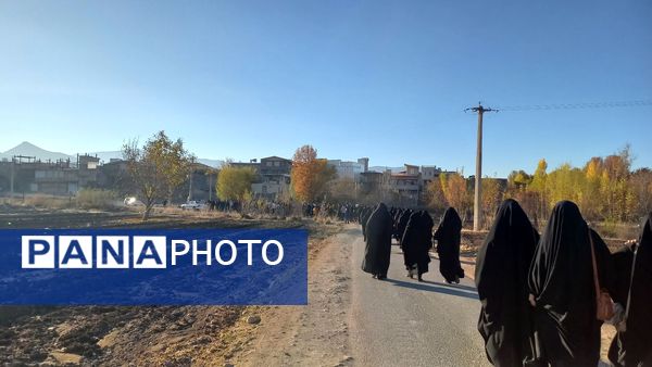 همایش پیاده‌روی خانوادگی گرامیداشت هفته بسیج در شهرستان سلسله 