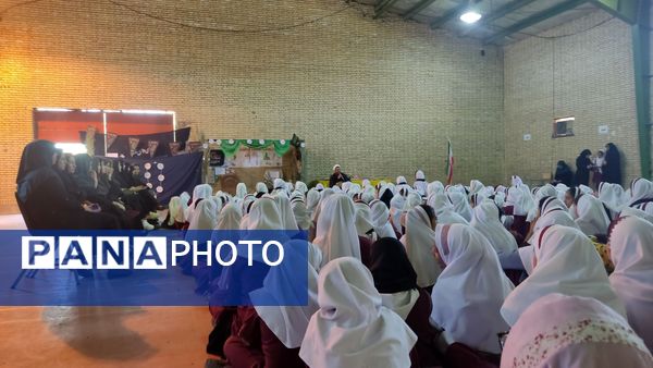 نور قرآن در ایام فاطمیه دبستان استقلال حاجی‌آباد را روشن کرد