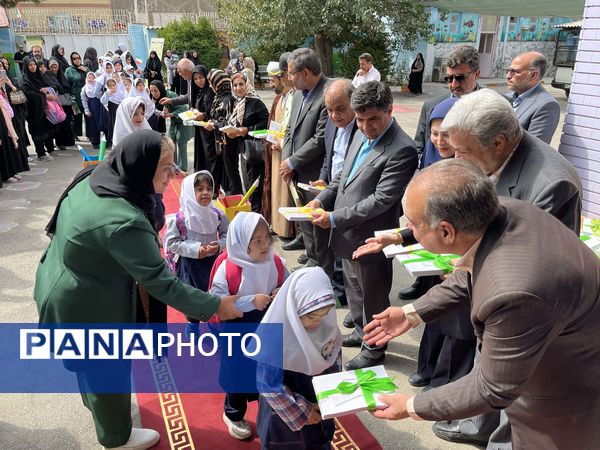 آیین نواختن زنگ مهر در آموزشگاه استثنایی ایثار ناحیه دو مشهد 