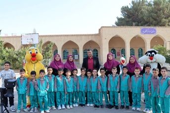 برگزاری جشن شکوفه ها در دبستان پسرانه فرهیختگان پویا ناحیه دو یزد