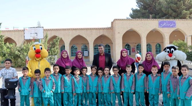 برگزاری جشن شکوفه ها در دبستان پسرانه فرهیختگان پویا ناحیه دو یزد