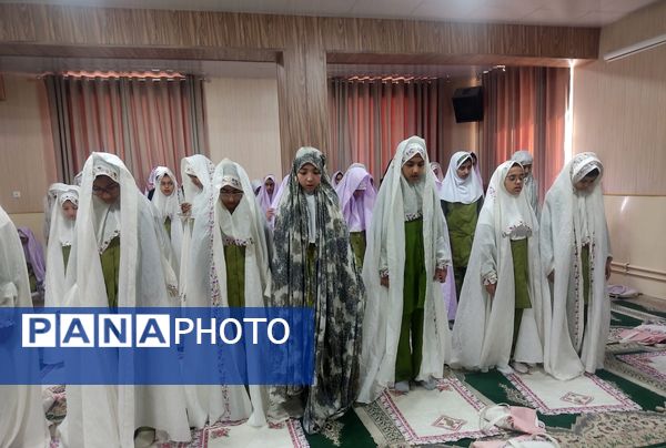 نماز جماعت ظهر و عصر به امامت امام جمعه حاجی‌‌آباد