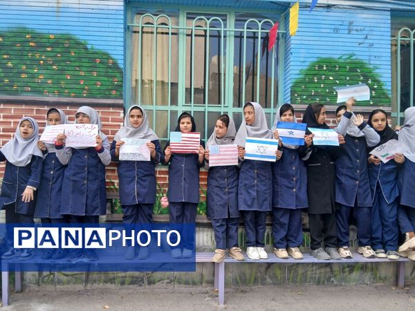 طنین شعارهای انقلابی در دبستان دخترانه میثاق به مناسبت ۱۳ آبان