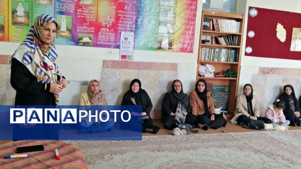 اولین جلسه آموزش خانواده در دبستان نیایش با حضور خانم موسوی