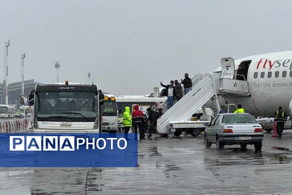 ۱۳ ساعت بعد از بارش برف در فرودگاه شهید هاشمی نژاد مشهد