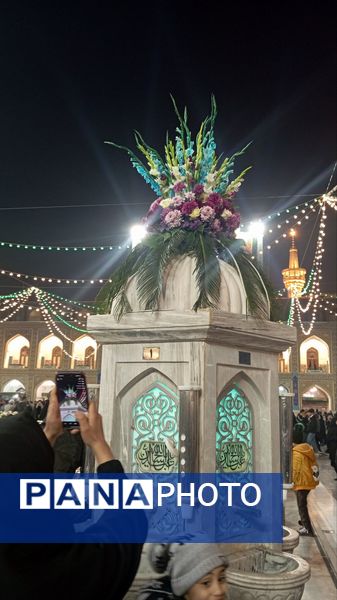 گل آرایی و چراغانی حرم رضوی 