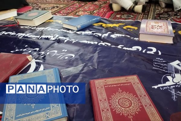 محفل قرآنی و حلقه صالحین در پایگاه مقاومت حضرت زینب (س) داریون 