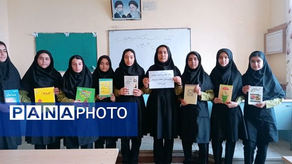 بازدید دانش‌آموزان هلیلانی از کتابخانه عمومی این شهرستان