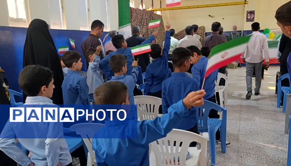 طنین پرشور دانشآموزان در کلاسها، همزمان با بازگشایی مدارس