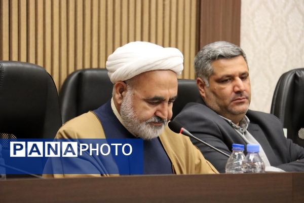 نشست هم‌اندیشی فرهنگیان تربت‌حیدریه با محوریت نهضت مدرسه‌سازی