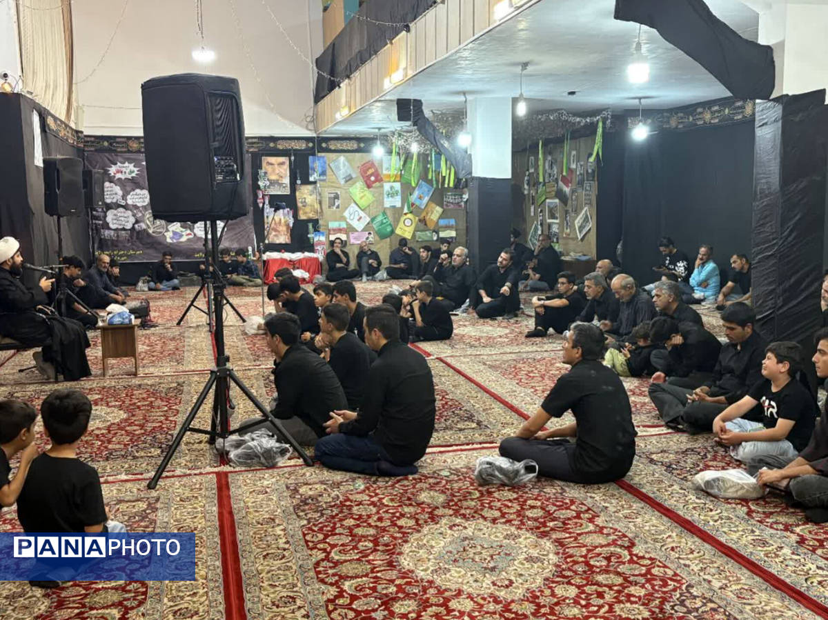 جوانان کاشمری پرچم عزای حسینی را برافراشتند