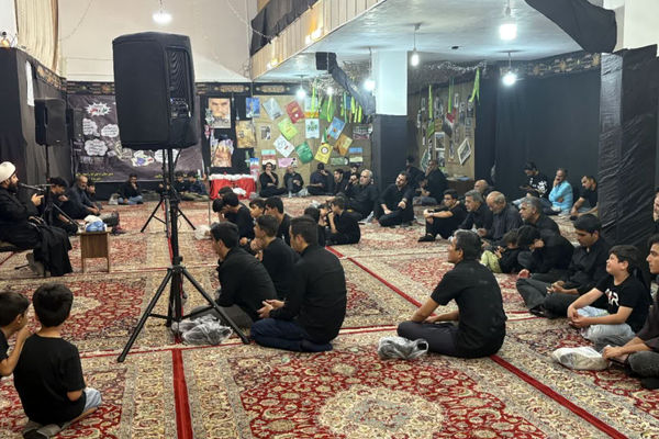 جوانان کاشمری پرچم عزای حسینی را برافراشتند