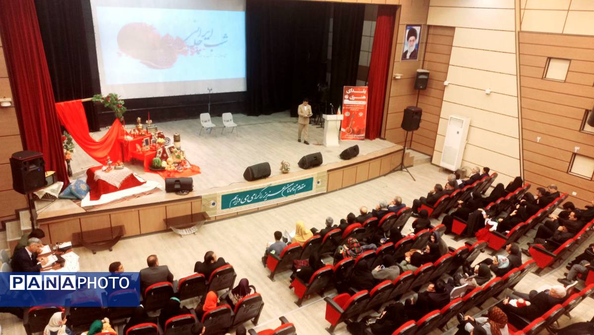 یلدای هنری با حضور هنرمندان در کانون ارشاد شهرستان خلیل آباد 