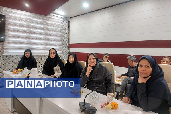 تقدیر از بانوان شاغل در اداره آموزش و پرورش کهریزک 